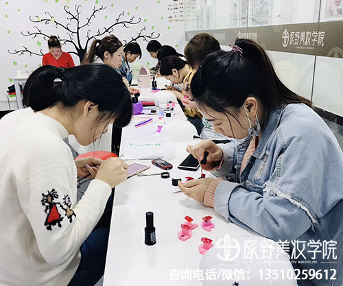 深圳專業美甲培訓學校需要多少費用，深圳專業培訓美甲學校哪家比較好？