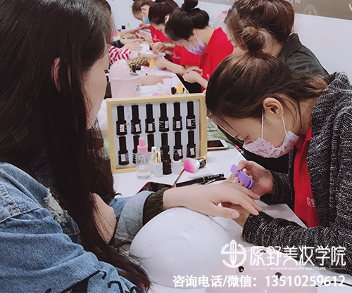 深圳專業美甲紋繡培訓學校需要多少錢？深圳專業培訓紋繡美甲學校哪家好